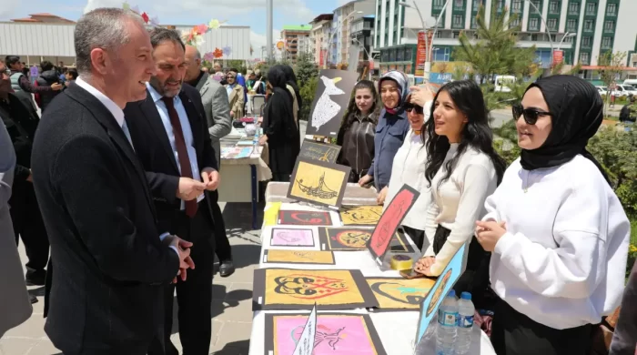 Ağrı’da “Vakti Kuşanmak” sergisine ilgi