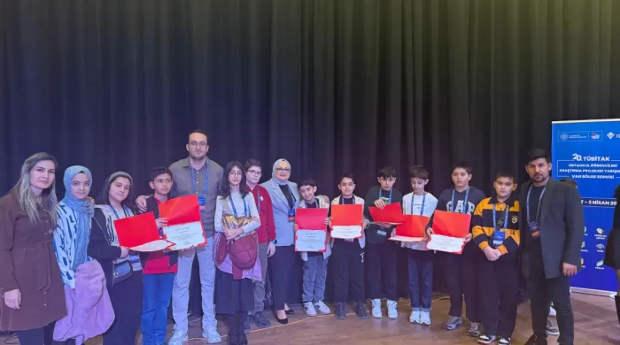 Ağrılı öğrenciler TÜBİTAK Türkiye finallerine iki projeyle katılacak
