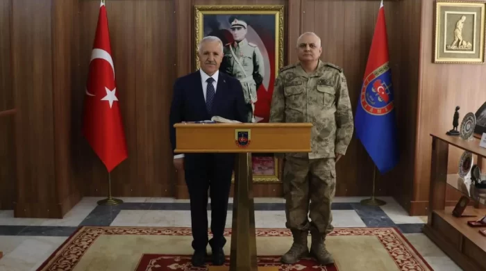 Ahmet Arslan’dan Kars’taki askerî komutanlara ziyaret