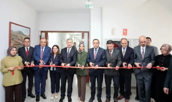 AİÇÜ’de zebra balığı translasyonel tıp araştırma laboratuvarı açıldı