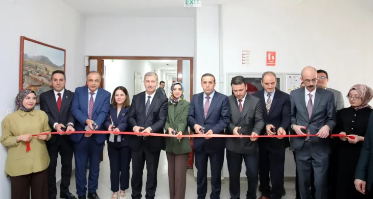 AİÇÜ’de zebra balığı translasyonel tıp araştırma laboratuvarı açıldı