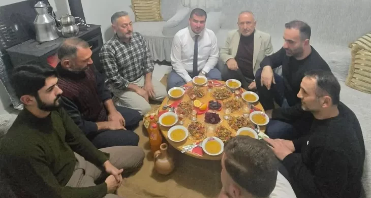 AK Parti İl Başkanı Aydemir, bir vatandaşın evinde iftar yaptı