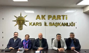 AK Parti Kars İl Başkanlığı’nda haftalık istişare toplantısı gerçekleştirildi