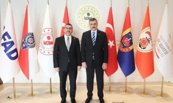 AK Parti Kars Milletvekili Adem Çalkın, Bakan Çiftçi’ye hayırlı olsun ziyaretinde bulundu