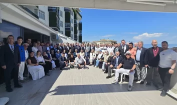 AK Parti Mudanya’da bayramlaşma programına yoğun ilgi