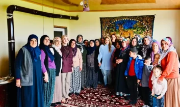 AK Parti’li Ölmeztoprak esnaf ve vatandaşın taleplerini yerinde dinledi