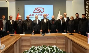 AKAMDER’de Başkan Sayım Azmaz güven tazeledi