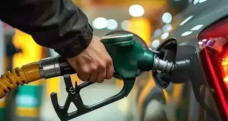 Akaryakıt fiyatları güncellendi: Motorinde indirim