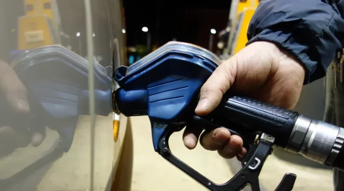 Akaryakıtta yön yeniden yukarı: Benzin ve motorine zam geldi