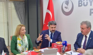 AKK Başkanı Yılmaz Büyük Birlik Partisi Genel Başkanı Destici’yi ziyaret etti