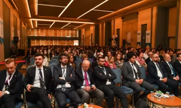 AKK Başkanı Yılmaz 22. Ulusal Hasta Bilgilendirme Yarışması ve Eczacılık Zirvesi’ne katıldı