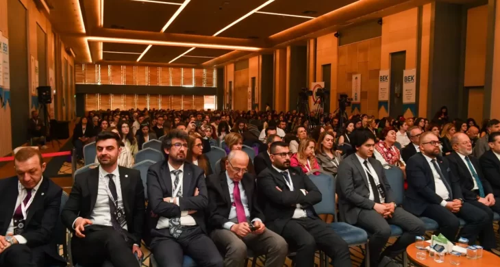 AKK Başkanı Yılmaz 22. Ulusal Hasta Bilgilendirme Yarışması ve Eczacılık Zirvesi’ne katıldı