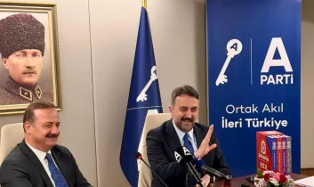 AKK Başkanı Yılmaz Anahtar Parti Genel Başkanı Yavuz Ağıralioğlu’nu ziyaret etti