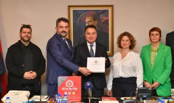AKK Başkanı Yılmaz Deva Partisi Genel Başkanı Babacan’ı ziyaret etti