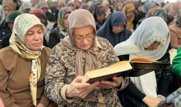 Aksaray’da Ramazan ayında kadınlara özel manevi birliktelik: 2 bin kadın mukabelelere katıldı!