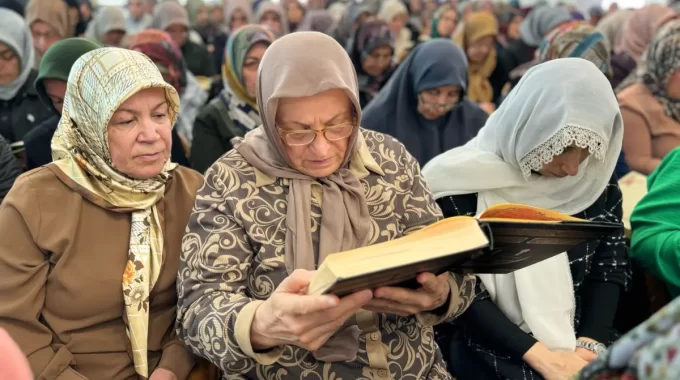 Aksaray’da Ramazan ayında kadınlara özel manevi birliktelik: 2 bin kadın mukabelelere katıldı!