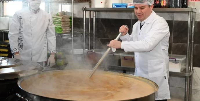 Aksaray’da Ramazan bereketi! Başkan Dinçer, her gün 5 bin kişiye iftar veriyor!