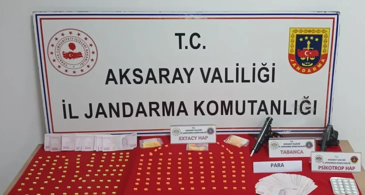 Aksaray’da uyuşturucu operasyonu: 2 kişi tutuklandı, çok sayıda hap ele geçirildi