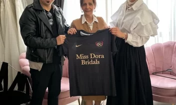 Alkışı Hak Eden İyilik Ödüllü iş insanından kadın futboluna destek