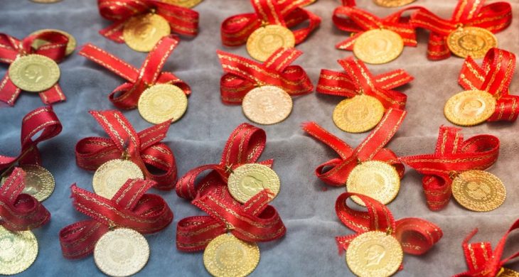 Altın haftaya rekorla başladı: Gram 6.499 TL