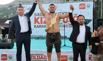 Altın kemerin sahibi Mehmet Çelebi oldu…