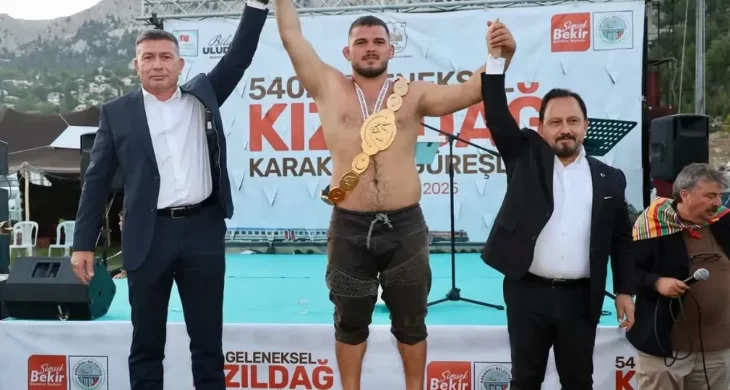 Altın kemerin sahibi Mehmet Çelebi oldu…