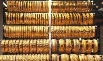 Altın piyasası yeni haftaya dalgalı başladı