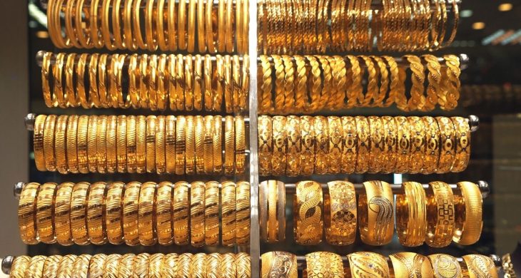 Altın piyasası yeni haftaya dalgalı başladı