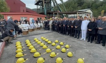 Amasra’daki maden faciasında hayatını kaybeden 43 madenci anıldı