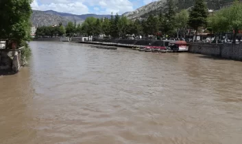 Amasya’da taşkın riski: Yeşilırmak yükseldi