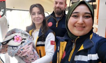 Aydın’da ambulansta mucize doğum