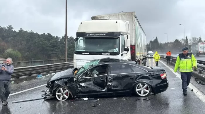 Anadolu Otoyolu’nda zincirleme kaza: İstanbul yolu kapandı