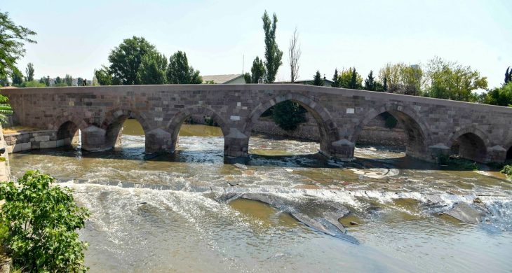 Tarihinde ilk kez taştı: Ankara Çayı alarm veriyor