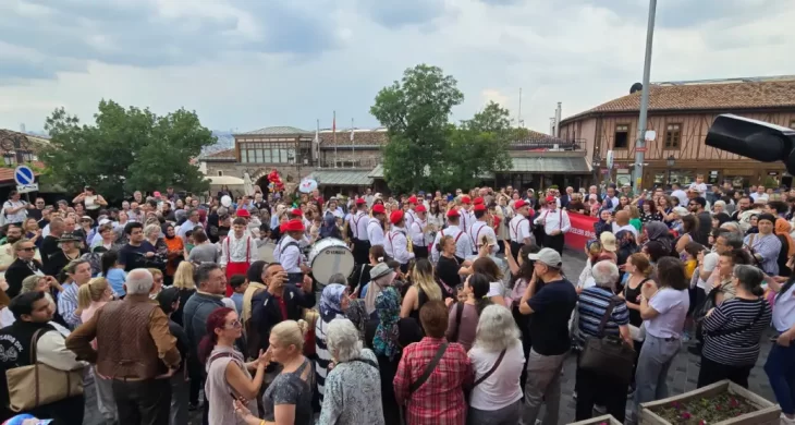 Ankara Kalesi’nde şenlik coşkusu yağmura rağmen yüzleri güldürdü