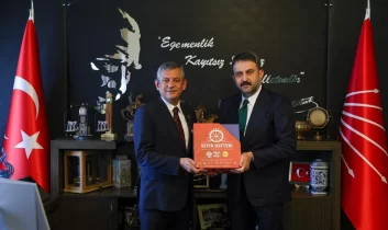 Ankara Kent Konseyi’nin “seyir Defteri” CHP Genel Başkanı Özgür Özel’e takdim edildi