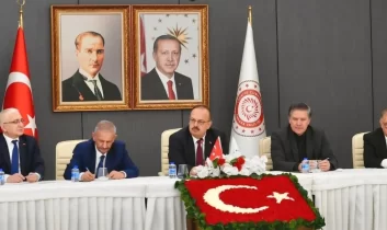 Ankara Valisi Yakup Canbolat, il müdürleri ile buluştu ve değerlendirme toplantısı düzenledi