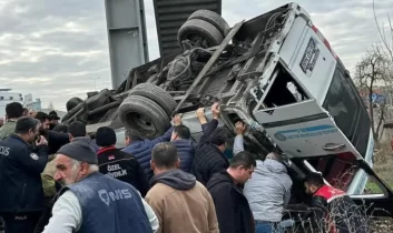 Ankara’da kaza: Minibüs üst geçide çarptı; 5 ölü, 14 yaralı