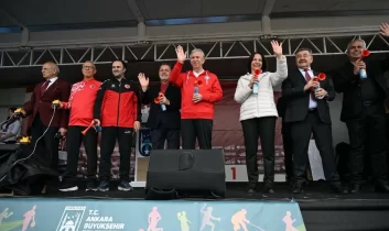 Ankara’da ‘Geleneksel 19 Mayıs Ankara Yarı Maratonu ve Halk Koşusu’ düzenlendi
