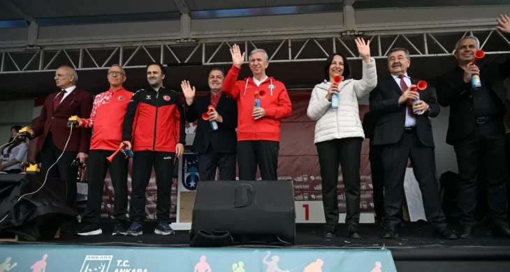 Ankara’da ‘Geleneksel 19 Mayıs Ankara Yarı Maratonu ve Halk Koşusu’ düzenlendi
