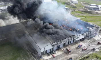 Ankara’da mobilya deposunda yangın: Ekipler seferber oldu