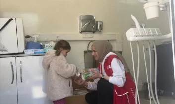 Ankara’nın Çubuk ilçesine bağlı Kuruçay Mahallesi’nde mobil diş kliniği vatandaşlarla buluştu