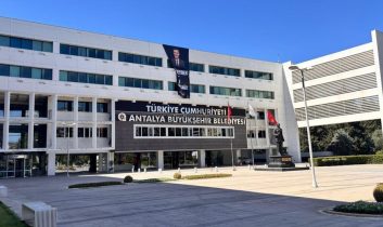 Antalya Büyükşehir Belediyesi’nde rüşvet soruşturması: 8 gözaltı