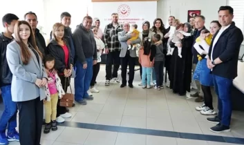 Antalya’da 10 çocuk yeni ailesine kavuştu