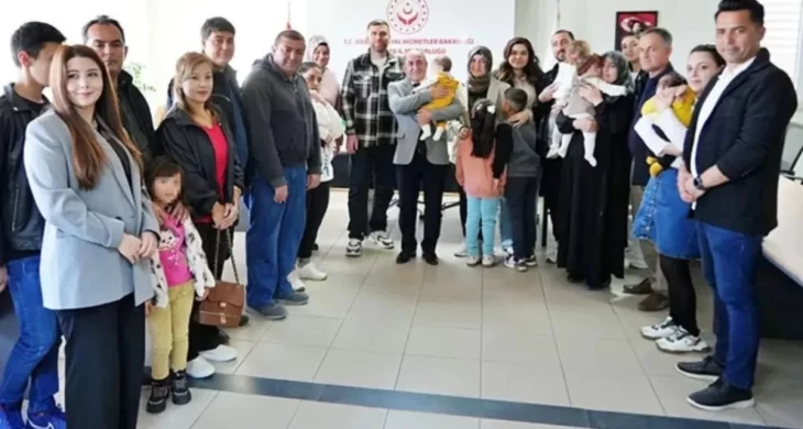 Antalya’da 10 çocuk yeni ailesine kavuştu