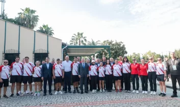 Antalya’da Avrupa okçuluk heyecanı: Bakan Bak millî sporcularla buluştu