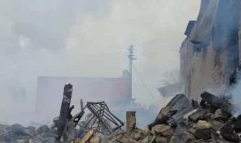 Antalya’da sanayi deposunda yangın