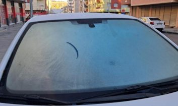 Kars’ta araç camları buz tuttu, sıcaklık -7 dereceye düştü