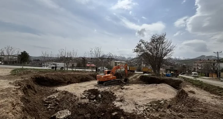 Arapgir’de yeni sosyal tesis ve taziye evi yapımı başladı