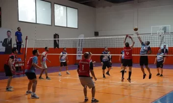 Hatay Arsuz’da voleybol heyecanı başladı