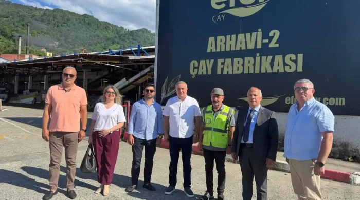 Artvin Ticaret Borsası Heyeti, çay fabrikasını inceledi